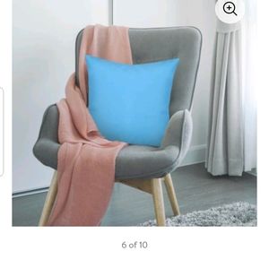 Decorative solid color blue throw pillow case.

Th